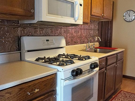 5th image of 726 E Grand Blvd