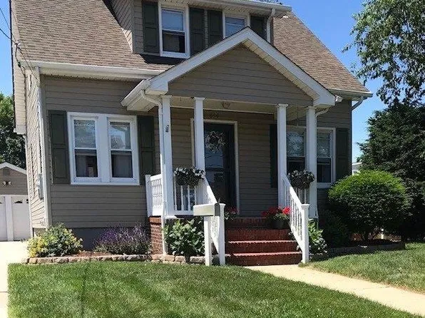 834 Ardmore Place, Bellmore, NY 11710