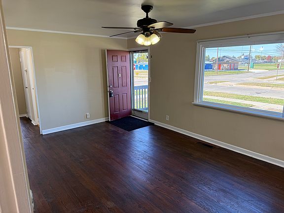 5th image of 28585 Maplewood St
