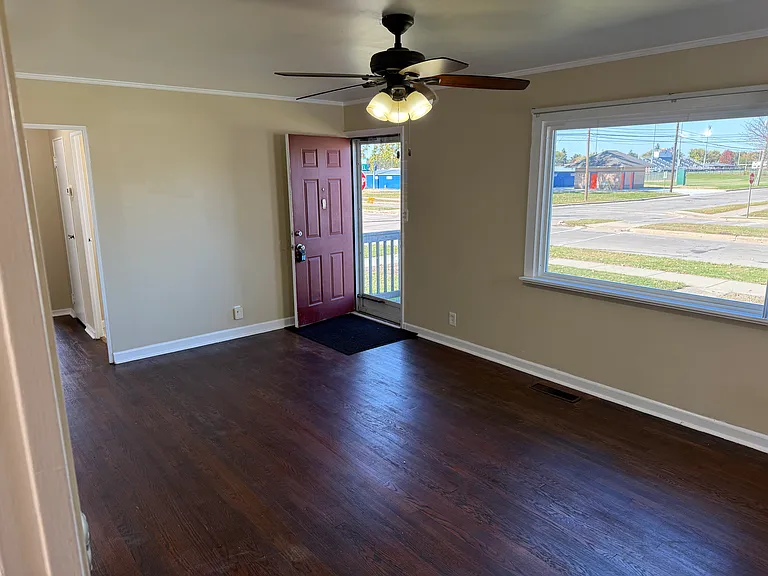28585 Maplewood St — Photo 5