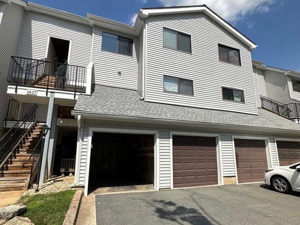 Parking Garage (2 Parking Spaces Available)