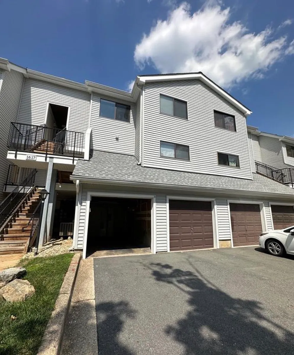 Parking Garage (2 Parking Spaces Available) - 1617 Carriage House Ter #B