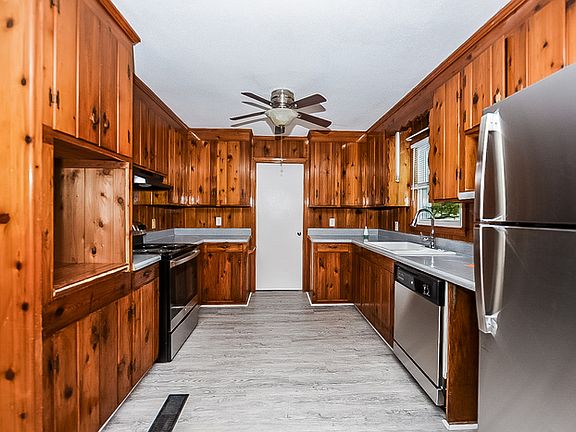 4th image of 21 Newport Dr