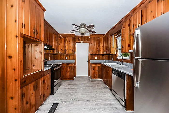 21 Newport Dr — Photo 4