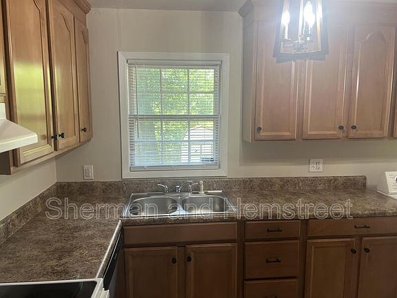 5th image of 106 Rosemary Ln