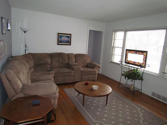 2nd image of 1316 Radcliffe Ct