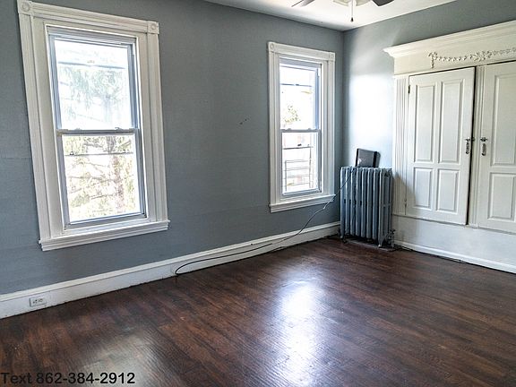 5th image of 923 Belmont Ave