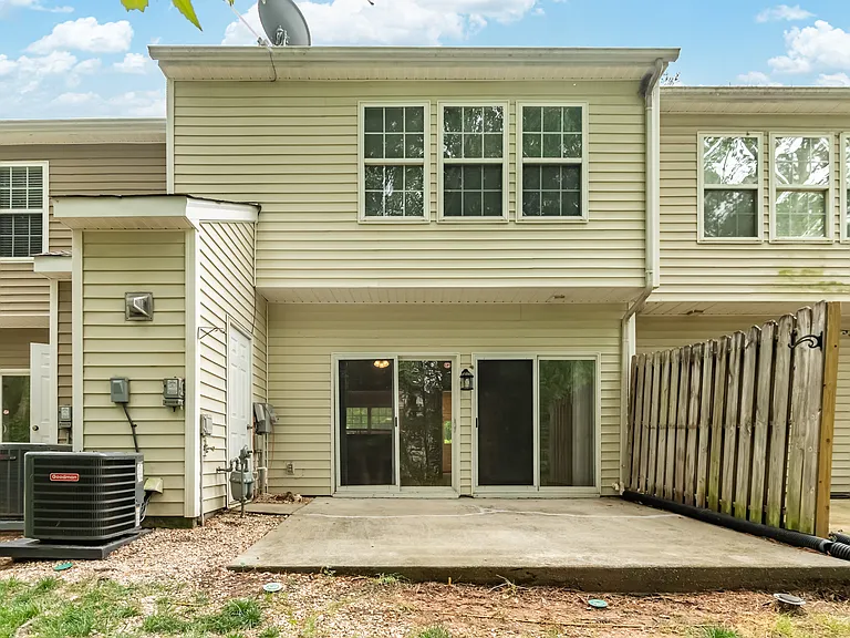502 Canyon Lake Cir — Photo 25