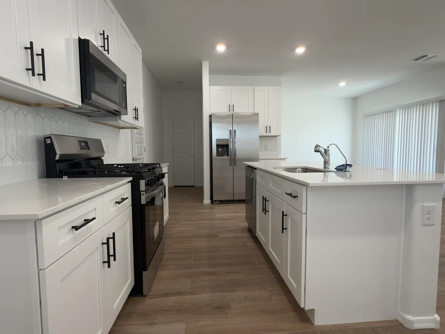 4 bed, 2.5 bath, 2227 sqft, $2,500 — Photo 4