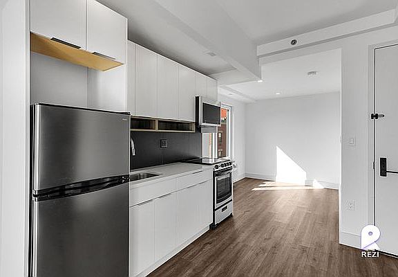 3rd image of 2069 Honeywell Ave APT 7A