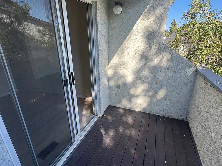 1043 Southwood Dr #J — Photo 22