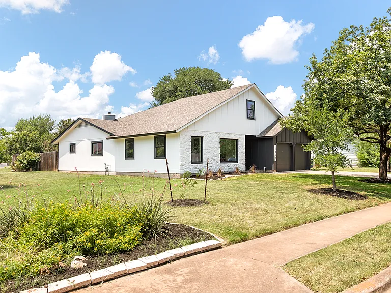 7604 Islander Dr — Photo 4