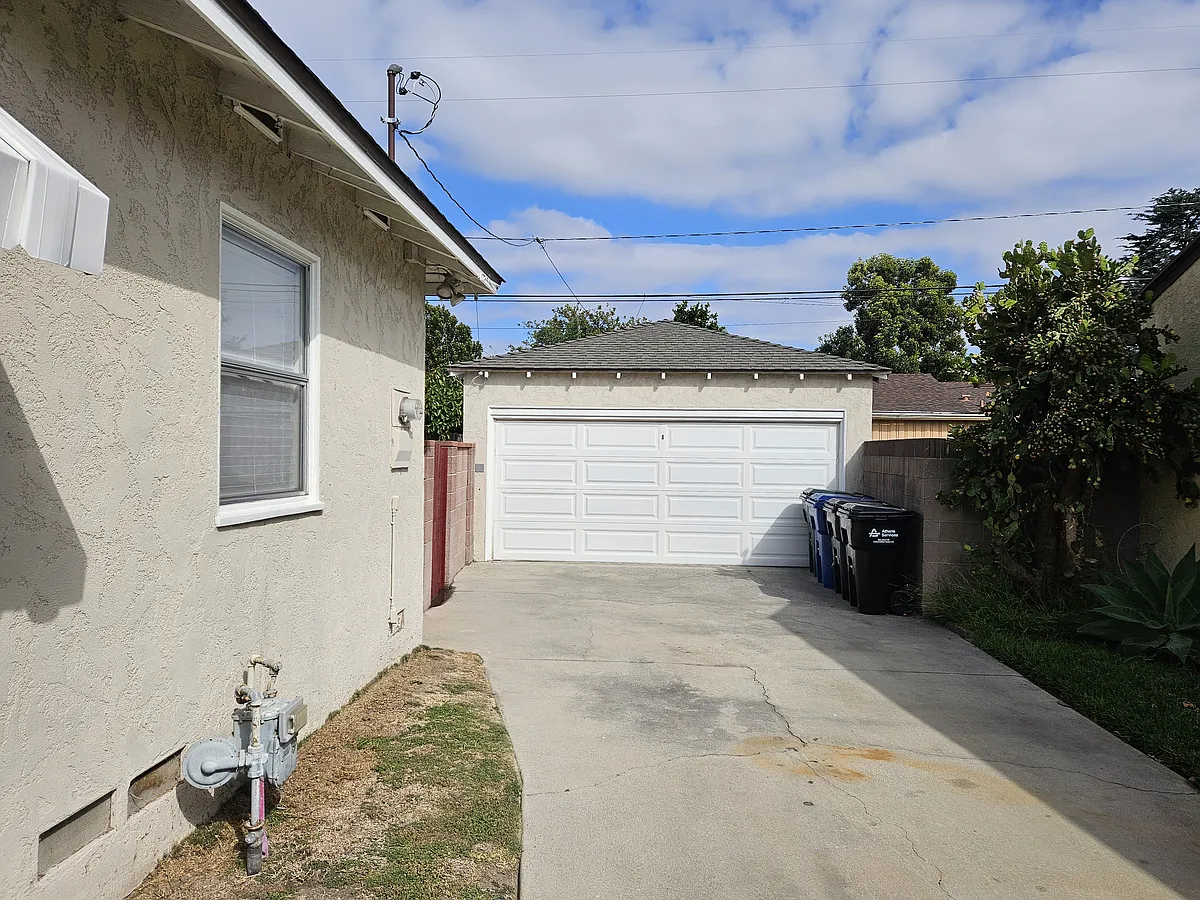 Building Photo - 12632 La Reina Ave