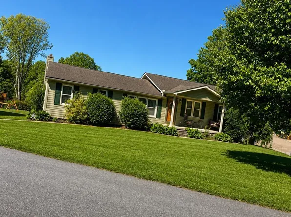 102 Phillips Rd, Spruce Pine, NC 28777