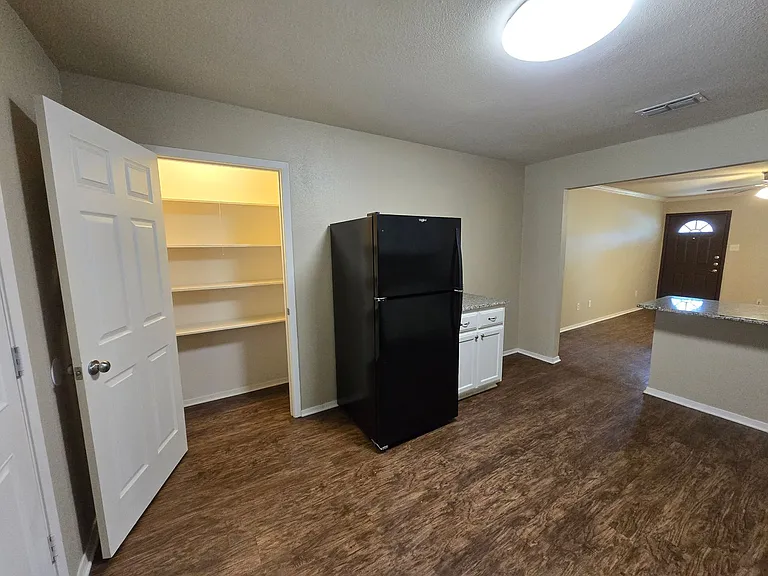 8414 Cambridge Rd #C04 — Photo 7