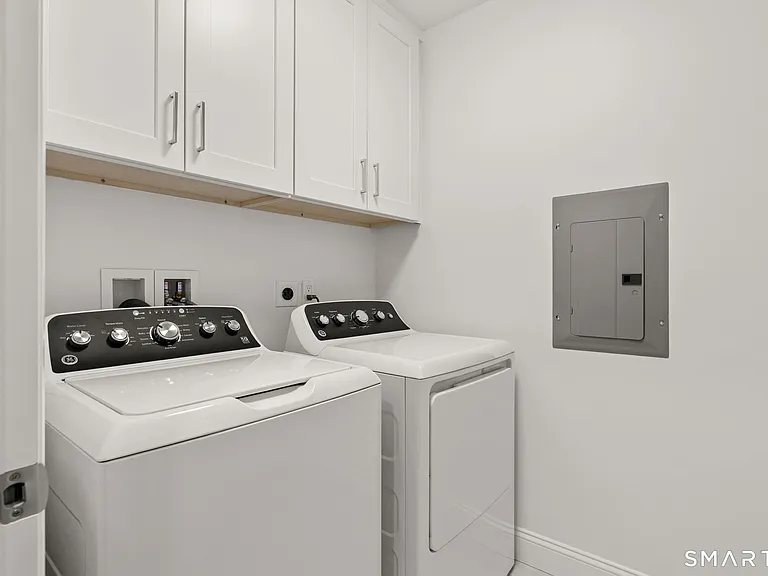 108 New England Ave — Photo 12