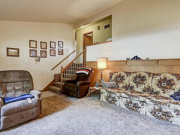 2nd image of 2301 Patricia Ln
