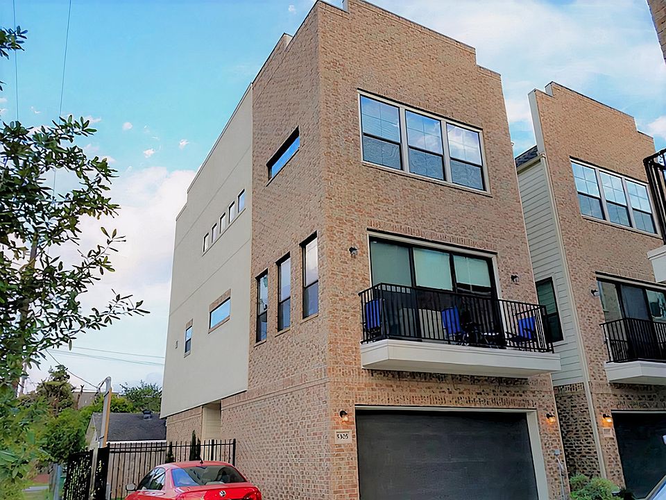 Corner unit, side yard, backyard, balcony