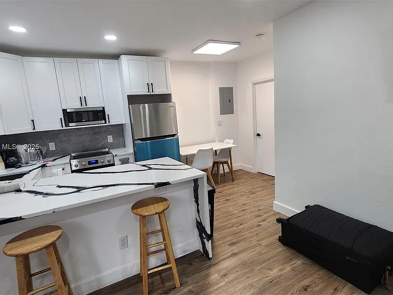 1946 Pierce St #3 — Photo 34
