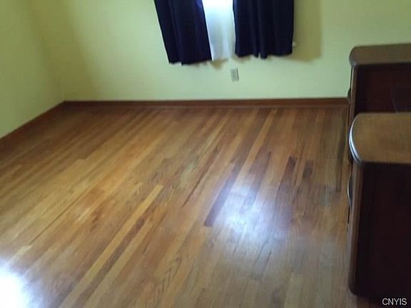 4th image of 211 Gordon Pkwy