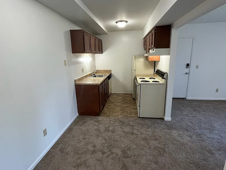 Charter Oaks Apartments — Photo 81