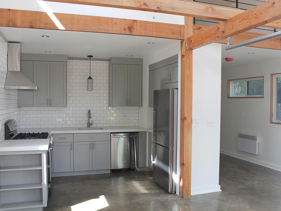 kitchen/hallway/living