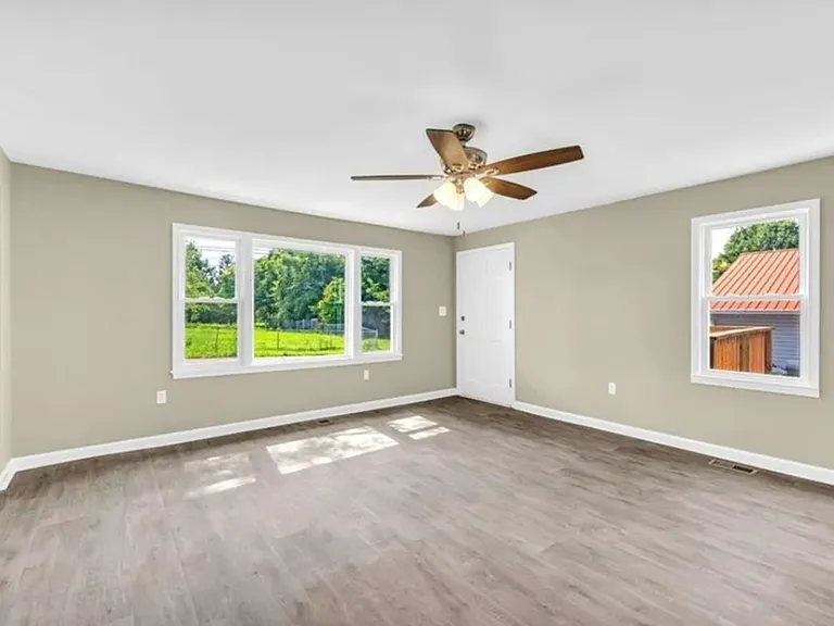 266 Randall St — Photo 17