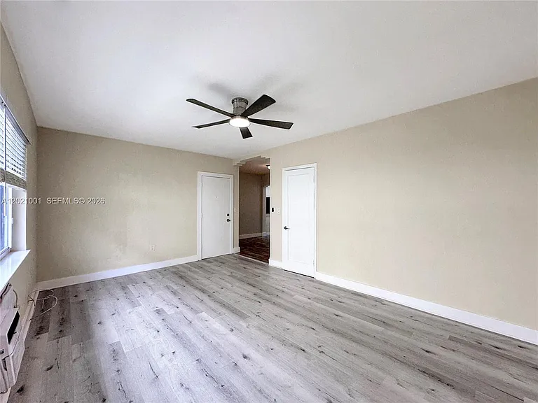 965 Bay Dr #2 — Photo 3