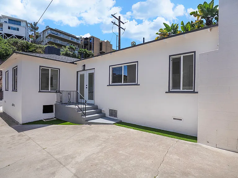3296 Talbot St — Photo 16
