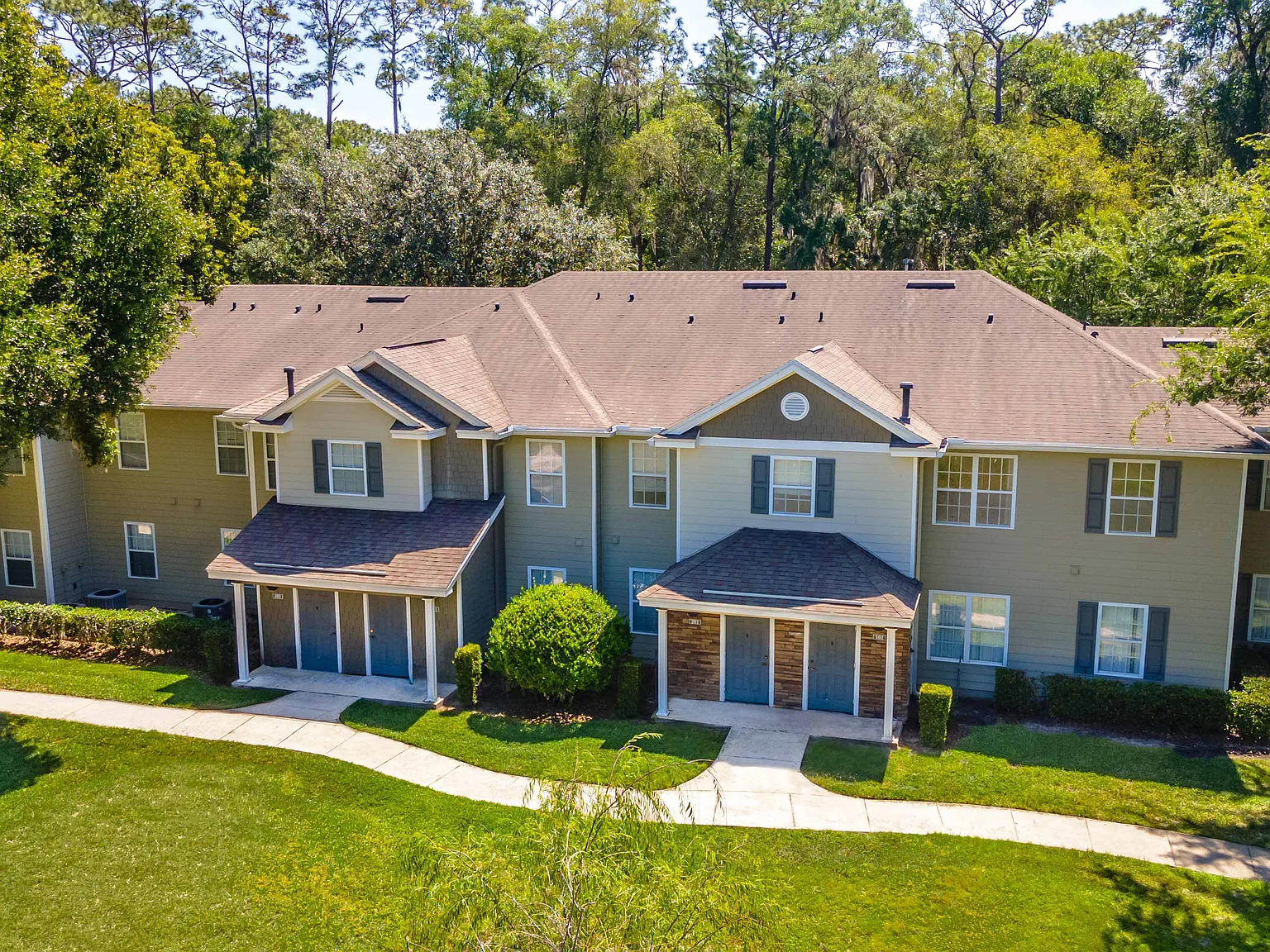 Spring Lake Cove Apartments — Photo 2