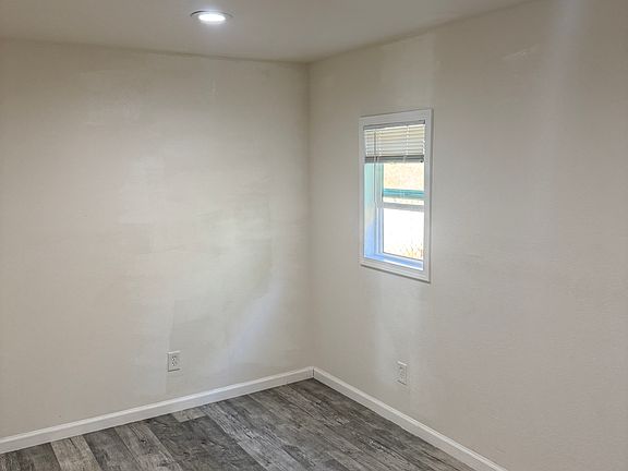 5th image of 1004 Lewis Ave #1
