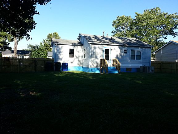 5th image of 706 Bold St