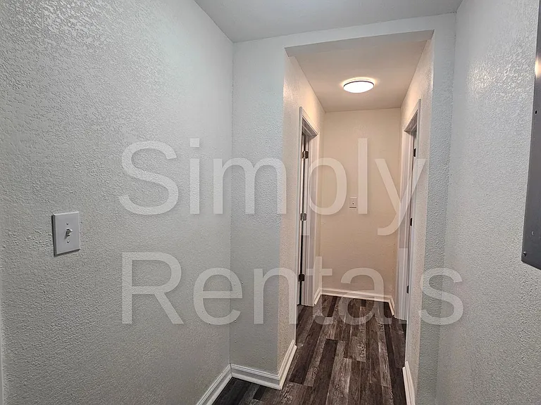 403 Main St E — Photo 16
