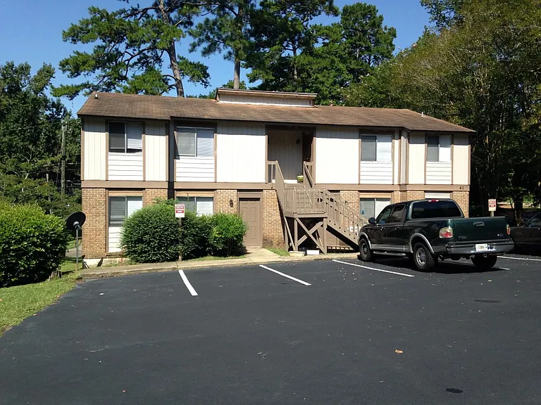 741 Pointe Ct #A — Photo 1