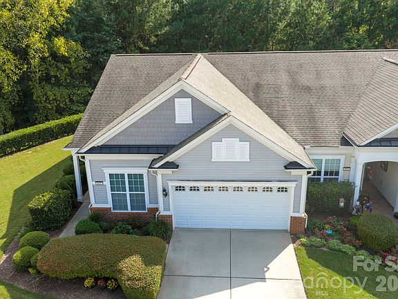 3rd image of 911 Lily Magnolia Ct