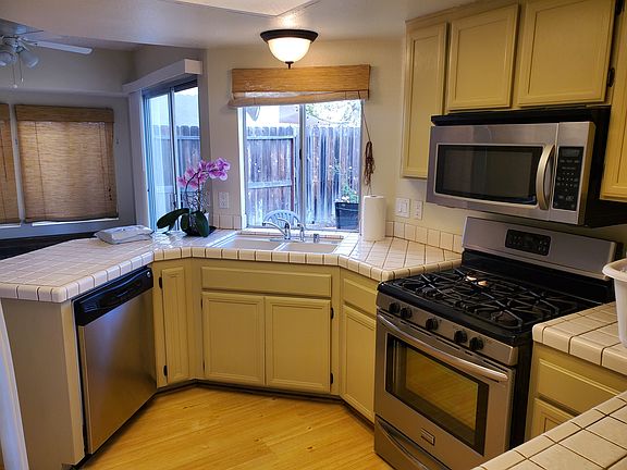 4th image of 1259 Stratford Ct