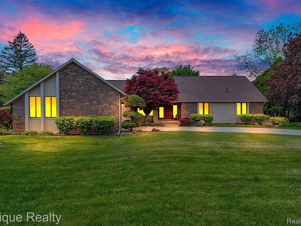 1st image of 836 Boutell Dr