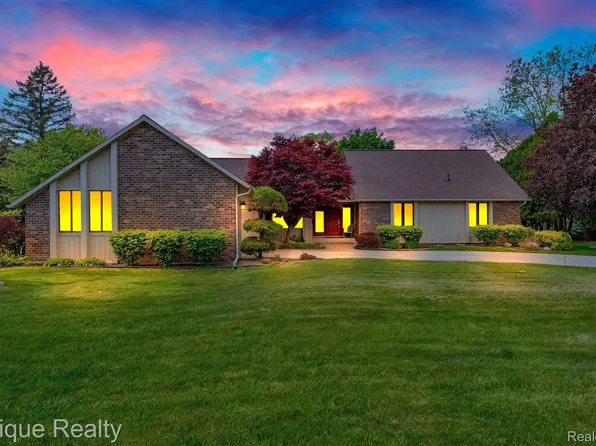 836 Boutell Dr, Grand Blanc, MI 48439