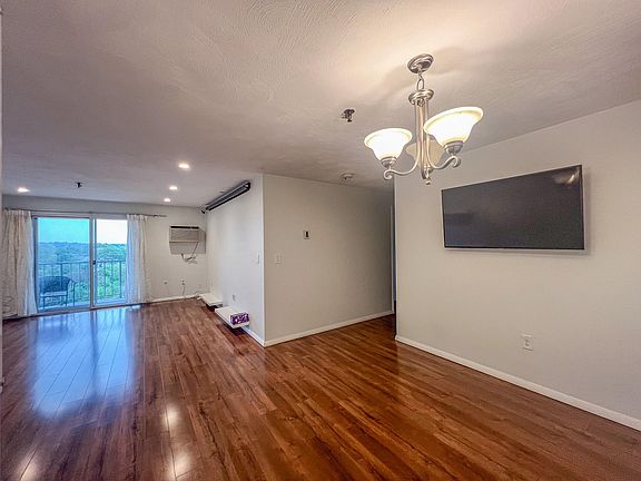 4th image of 115 W Squantum St APT 1110