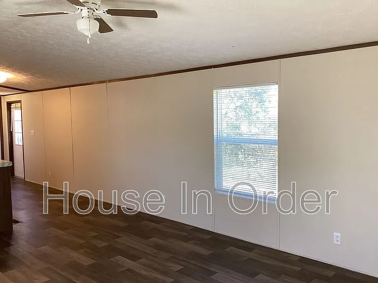 109 Shamrock Park Dr — Photo 6
