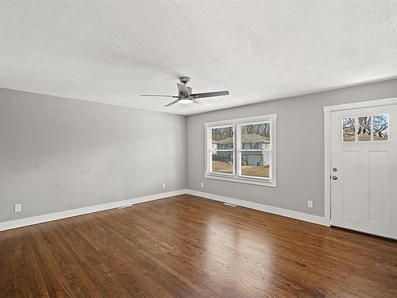 3rd image of 12012 Bennington Ave
