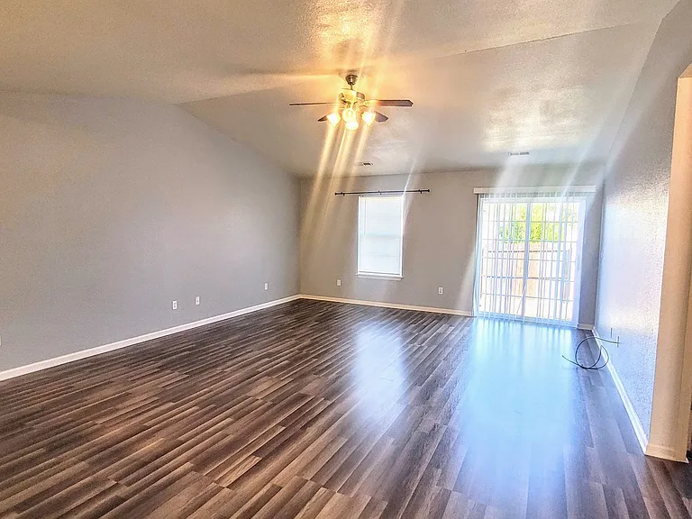 21084 Homer St #B — Photo 10