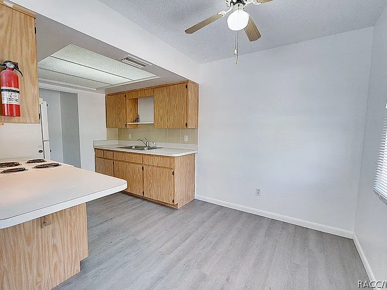 512 Long Ave #B — Photo 6