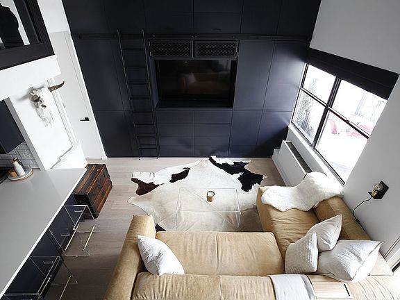 4th image of 35 E 10th St APT 6E