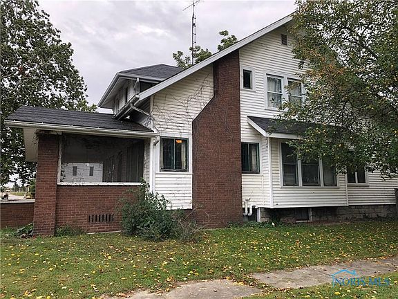 2nd image of 200 E Lynn St
