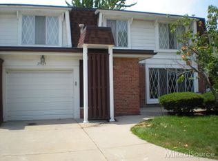 29929 City Center Dr, Warren, MI 48093