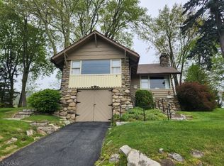 525 W Shore Trl, Sparta, NJ 07871