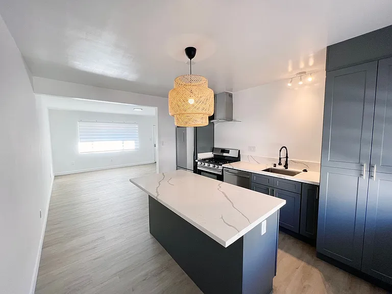 521-523 E Live Oak Ave — Photo 5