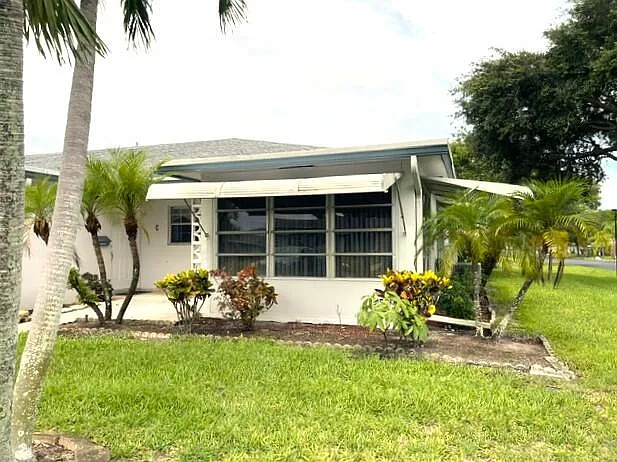 Villa — Photo 1