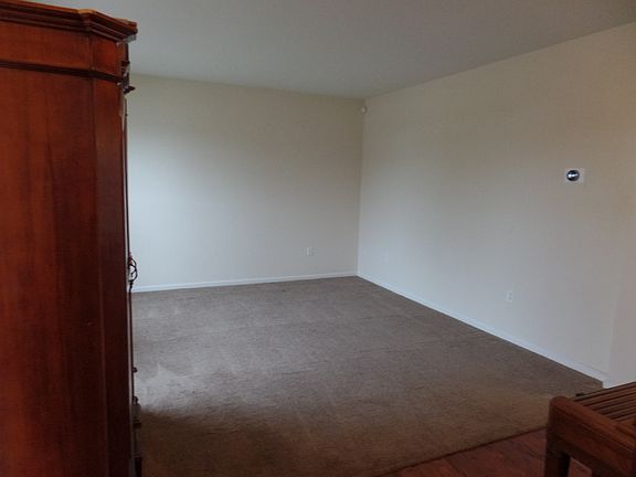 4th image of 21564 Franklin Cir